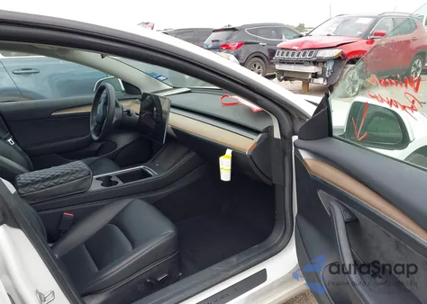 2022 Tesla Model 3 Long Range Dual Motor All-Wheel Drive z USA, uszkodzony, nr VIN 5YJ3E1EB4NF182924